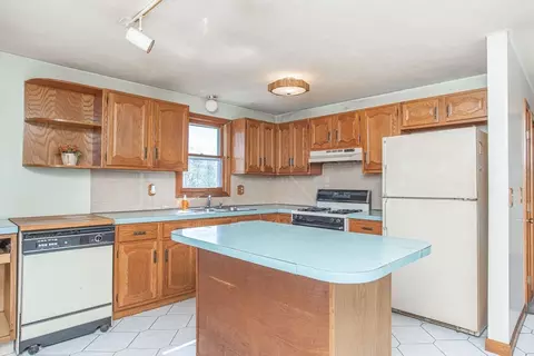 Kitchen - 44 Ocean Ave, Warwick, RI 02889 photo 3 of 6