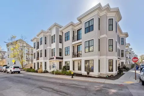 136 Sydney St #4, Boston, MA 02125