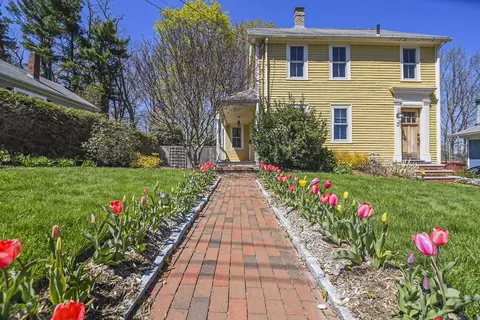 3 Carpenter St, Amesbury, MA 01913