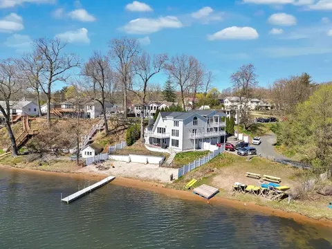 3 White St, Southwick, MA 01077