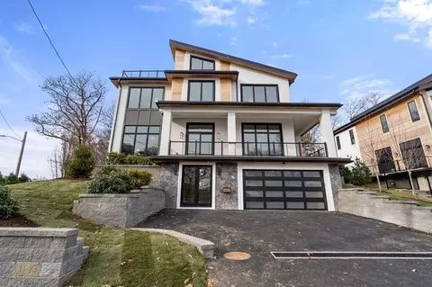 2 Moody St, Chestnut Hill, MA 02467