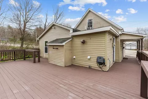 Exterior - 3 Douglas Rd, Webster, MA 01570 photo 2 of 8