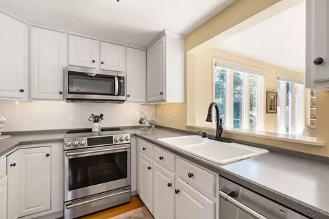 Kitchen - 14 Highview Dr, Hingham, MA 02043 photo 4 of 4