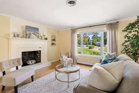 Living - 14 Highview Dr, Hingham, MA 02043 photo 2 of 6