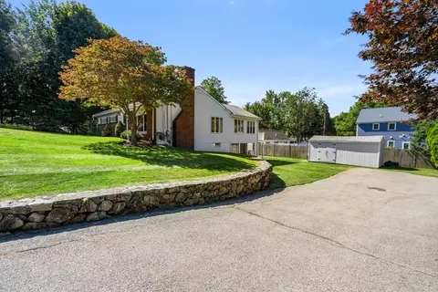 Exterior - 14 Highview Dr, Hingham, MA 02043 photo 4 of 11
