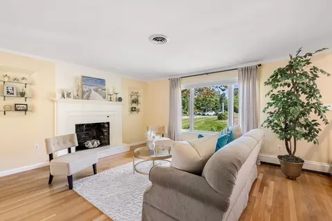 Living - 14 Highview Dr, Hingham, MA 02043 photo 4 of 6