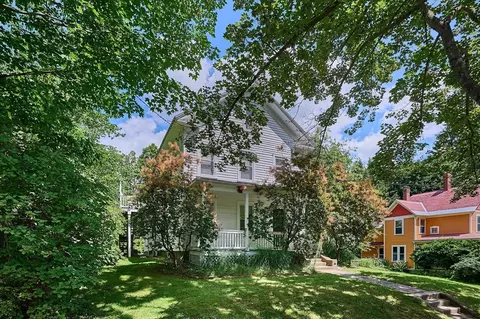 62 Taylor St, Amherst, MA 01002