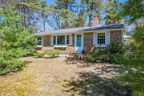 11 Uncle Deanes Rd, Chatham, MA 02633