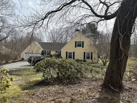 9 Burnham Rd, Wenham, MA 01984