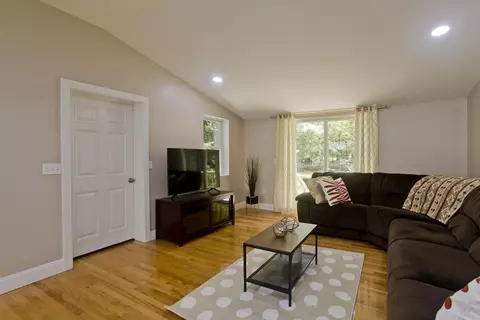 1883 Parker St, Springfield, MA 01128 photo 4