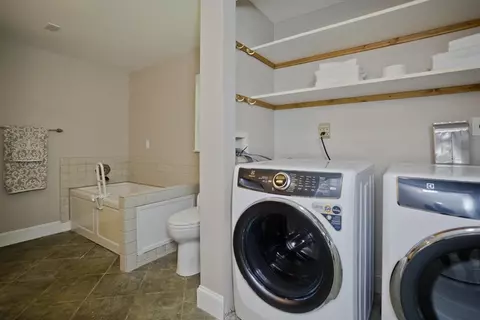 1883 Parker St, Springfield, MA 01128 photo 23