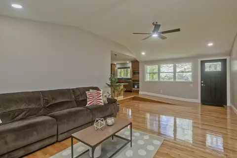 1883 Parker St, Springfield, MA 01128 photo 5