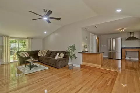1883 Parker St, Springfield, MA 01128 photo 2