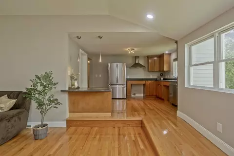 1883 Parker St, Springfield, MA 01128 photo 6