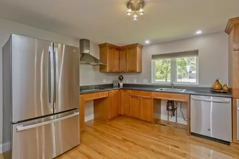 1883 Parker St, Springfield, MA 01128 photo 8