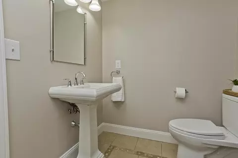 1883 Parker St, Springfield, MA 01128 photo 11