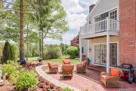 Exterior - 209 Dunrobin Rd, Mashpee, MA 02649 photo 2 of 7