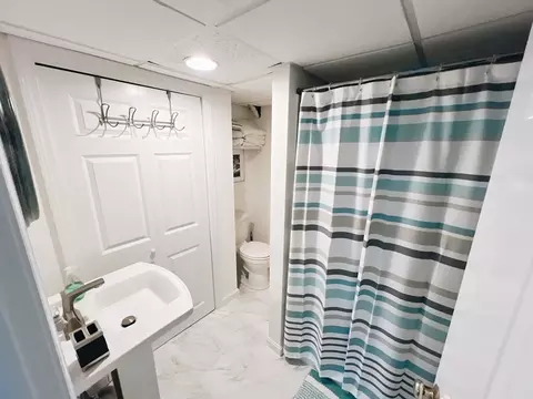Bath - 209 Dunrobin Rd, Mashpee, MA 02649 photo 3 of 3