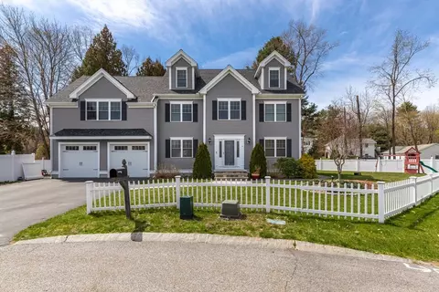 4 Church St, Middleton, MA 01949