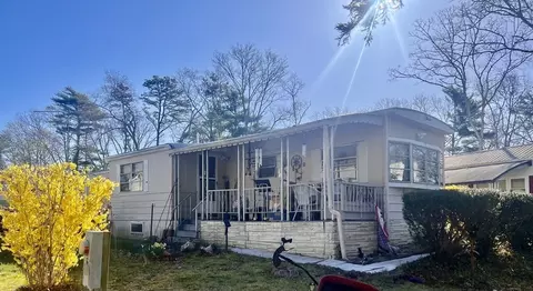 49 Holiday Dr, Wareham, MA 02576