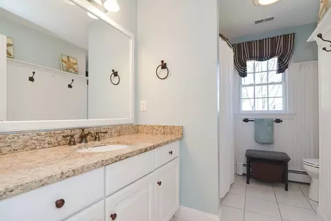 Bath - 23 Vincent Rd, Mendon, MA 01756 photo 4 of 5