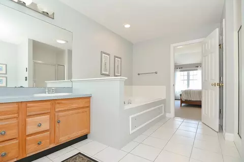 Bath - 23 Vincent Rd, Mendon, MA 01756 photo 2 of 5