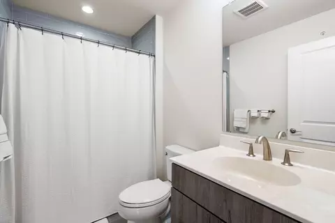 Bath - 91 Phoebe St # 91, Methuen, MA 01844 photo 1 of 3