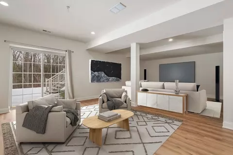 Living - 91 Phoebe St # 91, Methuen, MA 01844 photo 8 of 9