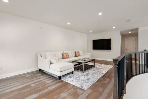 Living - 91 Phoebe St # 91, Methuen, MA 01844 photo 5 of 9