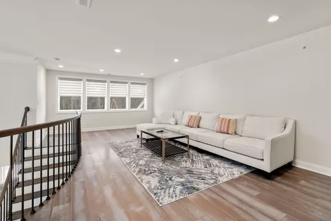 Living - 91 Phoebe St # 91, Methuen, MA 01844 photo 6 of 9