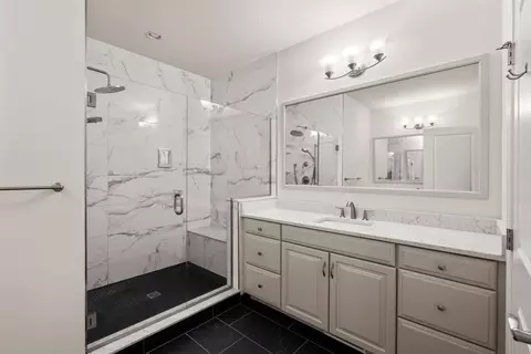 Bath - 91 Phoebe St # 91, Methuen, MA 01844 photo 2 of 3