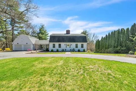 561 Station Rd, Amherst, MA 01002