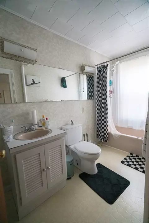 Bath - 351 Main St, Amherst, MA 01002 photo 1 of 8