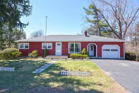 9 Grove St, Paxton, MA 01612
