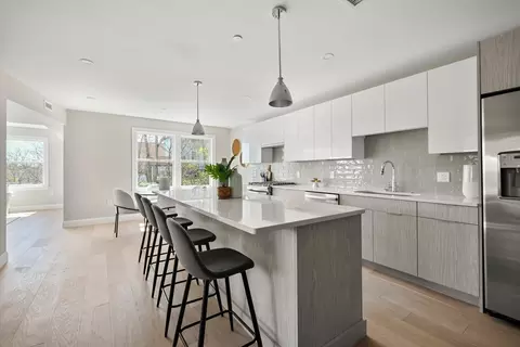 5205 Washington #306, West Roxbury, MA 02132