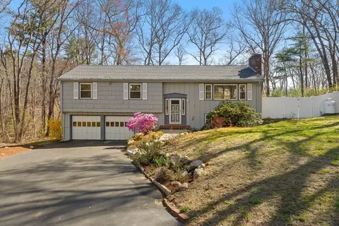6 Embassy Ln, Andover, MA 01810