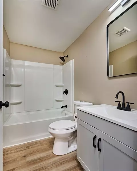 Bath - 10 Beyer Dr, Easthampton, MA 01027 photo 1 of 2