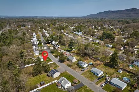 View/Area - 10 Beyer Dr, Easthampton, MA 01027 photo 3 of 5