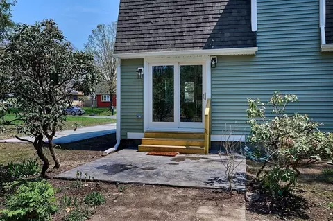 Exterior - 10 Beyer Dr, Easthampton, MA 01027 photo 4 of 6