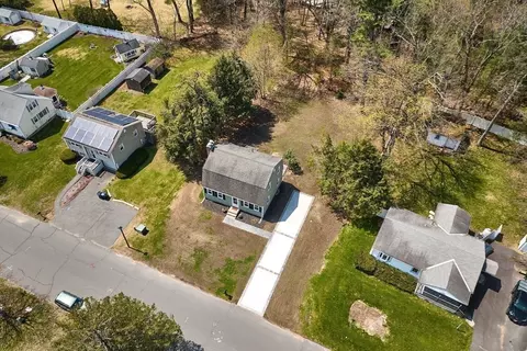 View/Area - 10 Beyer Dr, Easthampton, MA 01027 photo 2 of 5
