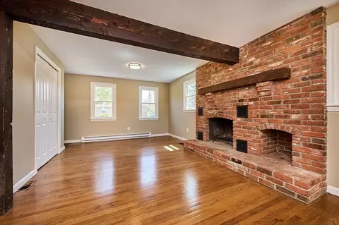 Living - 10 Beyer Dr, Easthampton, MA 01027 photo 2 of 3