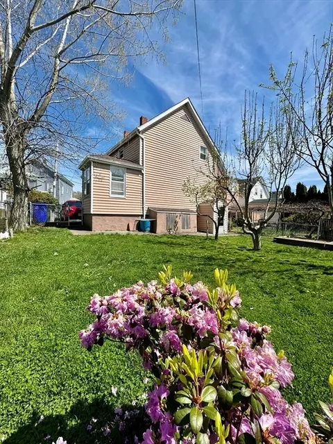63 Raymond St, Fall River, MA 02723 photo 3