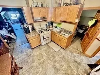 63 Raymond St, Fall River, MA 02723 photo 4