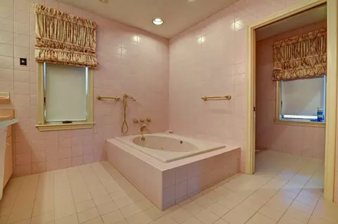 Bath - 14 Seneca Rd, Canton, MA 02021 photo 2 of 6