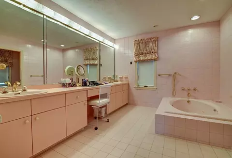 Bath - 14 Seneca Rd, Canton, MA 02021 photo 1 of 6