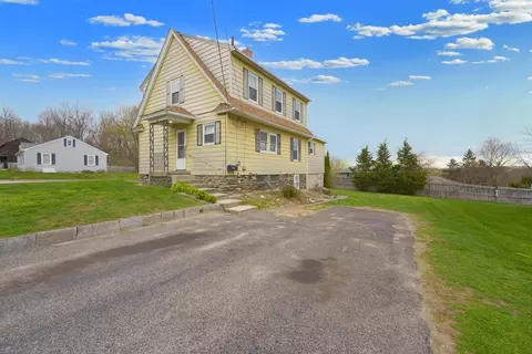 Exterior - 17 Medfield St, Worcester, MA 01606 photo 7 of 9