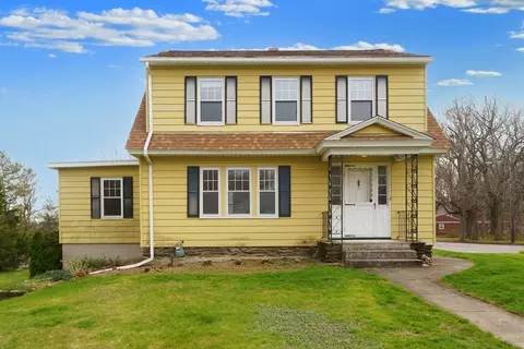 Exterior - 17 Medfield St, Worcester, MA 01606 photo 4 of 9