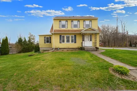 Exterior - 17 Medfield St, Worcester, MA 01606 photo 3 of 9