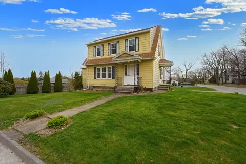 Exterior - 17 Medfield St, Worcester, MA 01606 photo 5 of 9
