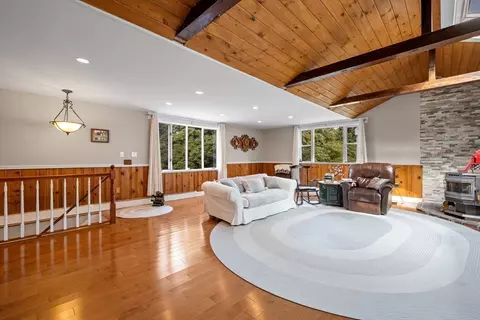 15 Railroad St, Haverhill, MA 01835